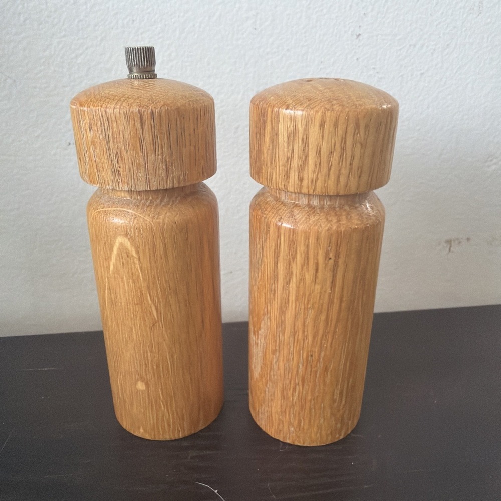 Oak‎ Wood Rustic Retro Salt Shaker & Pepper Grinder- 5"-Greaet Shape